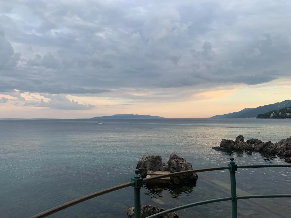 Lejlighed Artspace Location-Opatija-3 Bedroom House With Rooftop Garden By Beach Kroatien